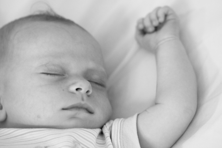 Sleeping_baby_with_arm_extended