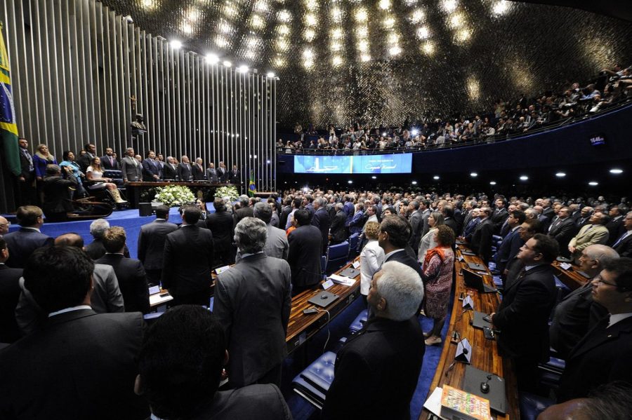 A Velha Política Busca um Novo Mandato